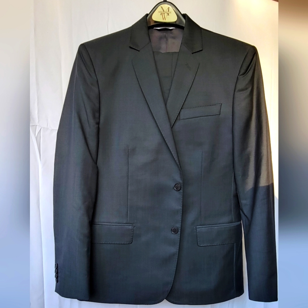 Pierre Balmain Men's Sharkskin Suit, Size 42 R, Made in Italy Brand New